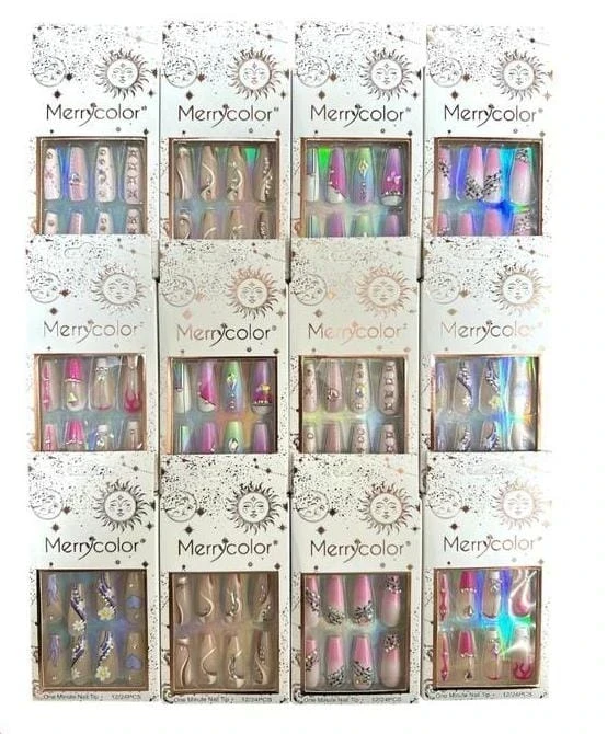 isabela caja de uñas press on decorada 21018
