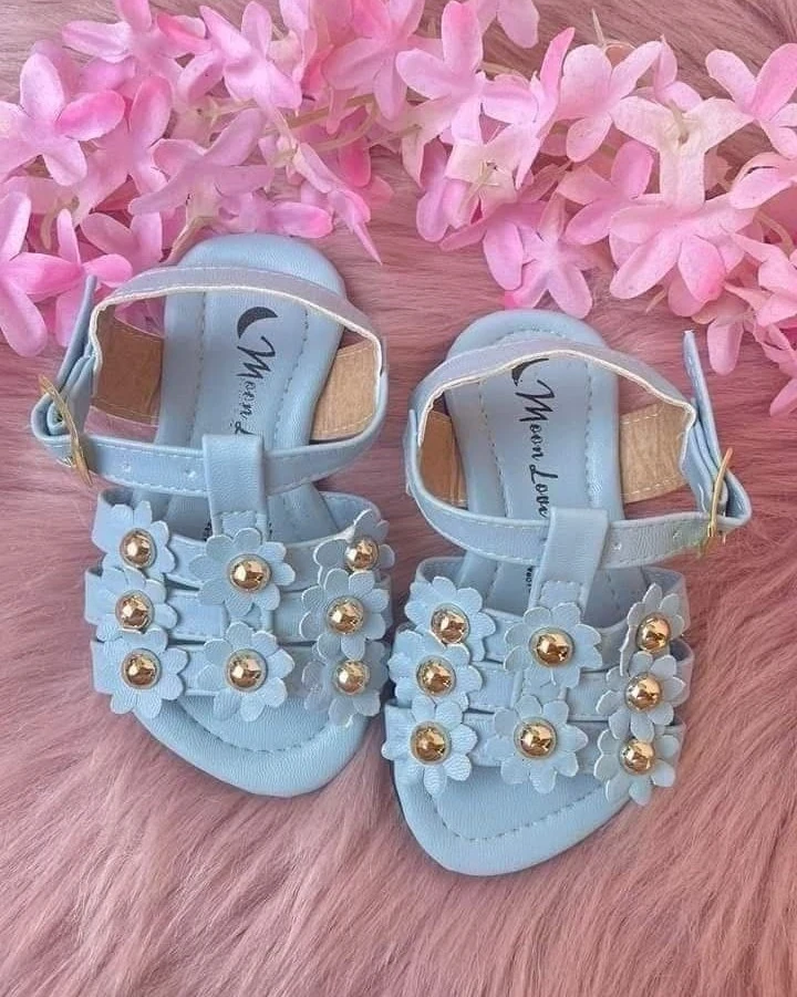Mod.845 Sandalia niña celeste flores 