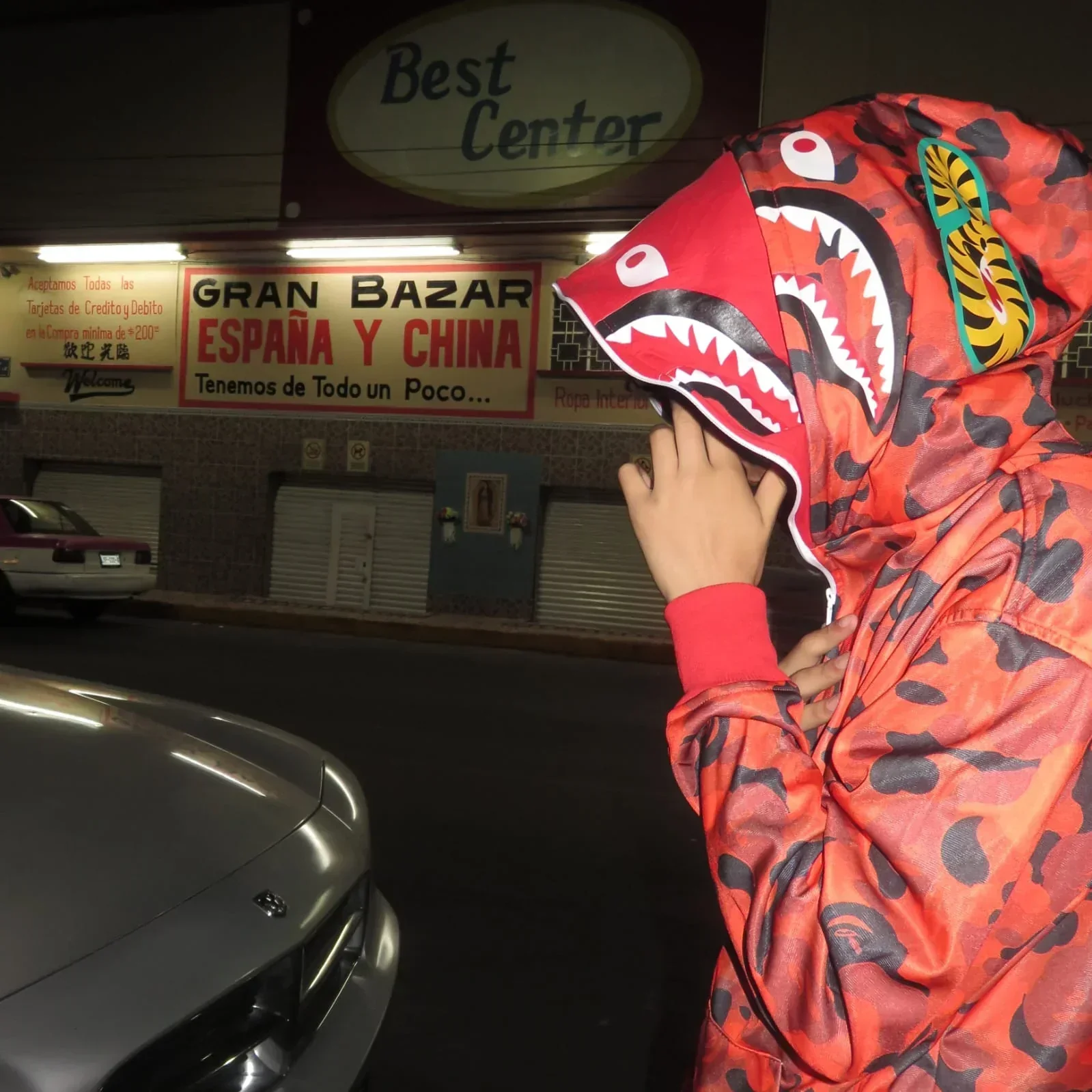Chamarra doble gorro shark roja moteada 7
