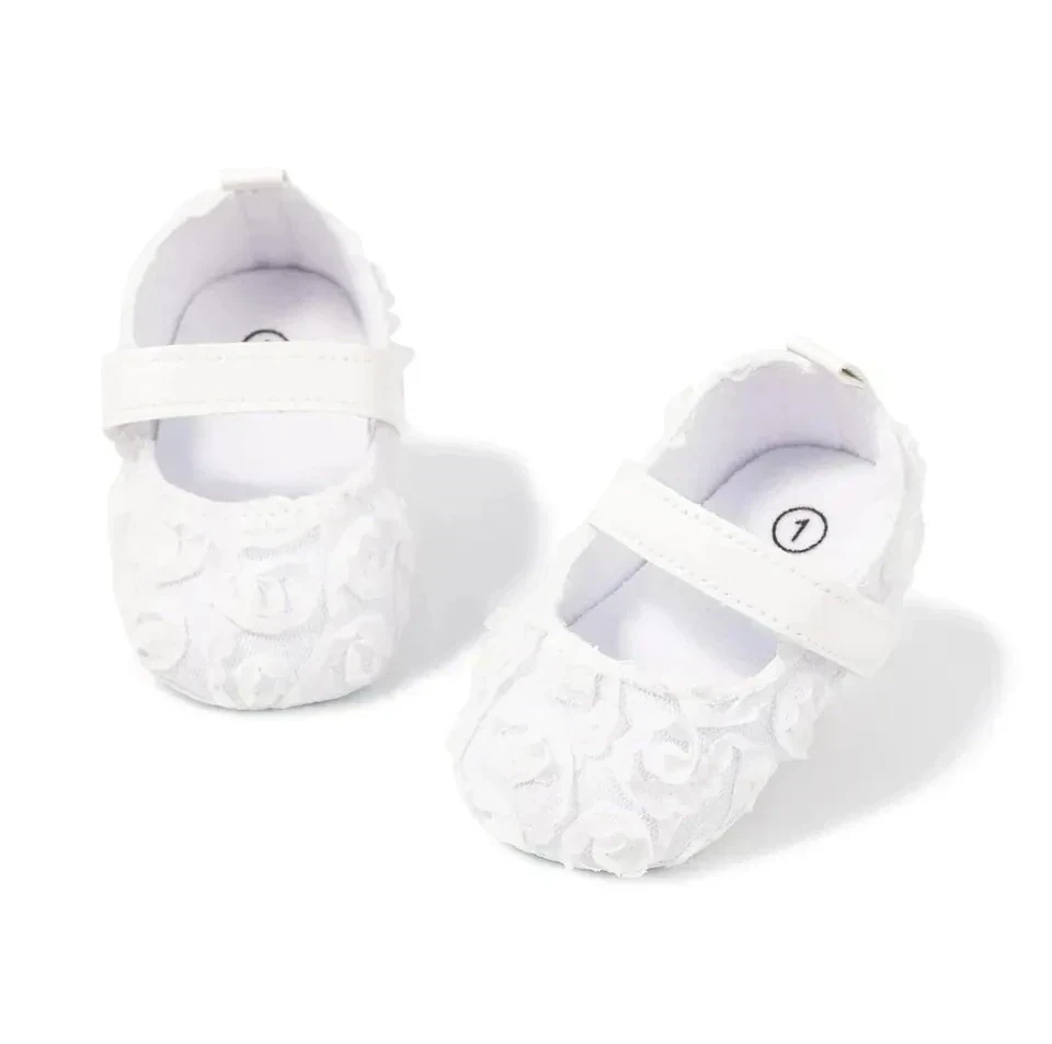 ZAPATITOS BLANCOS FLORES 2