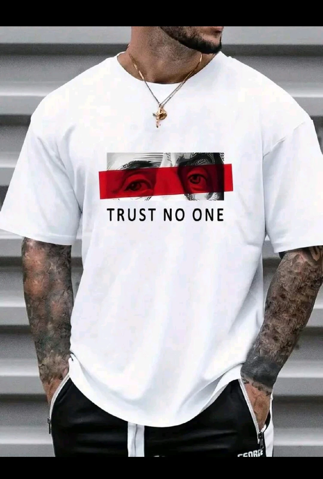 Franela Casual de Calle con Estampado Gráfico "Trust No One" 3