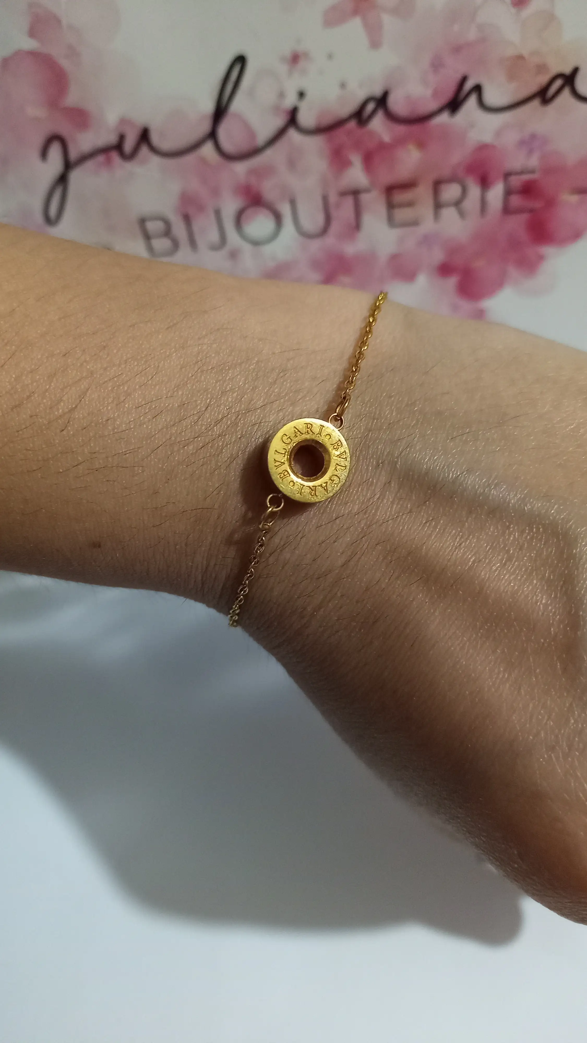 Pulsera de acero dorado