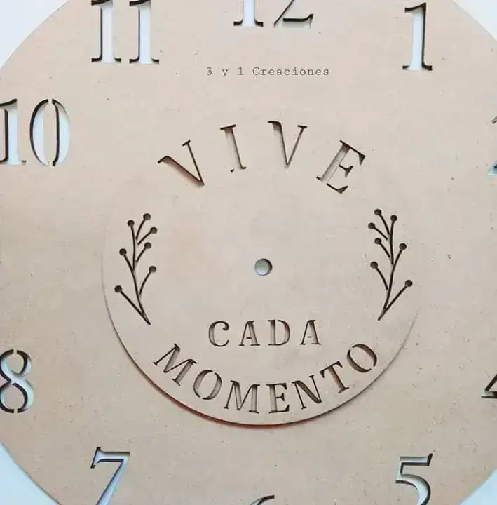 RELOJ CON CENTRO CALADO 4