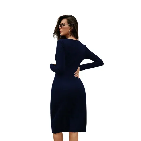 Vestido cruzado con diseño de botón 2