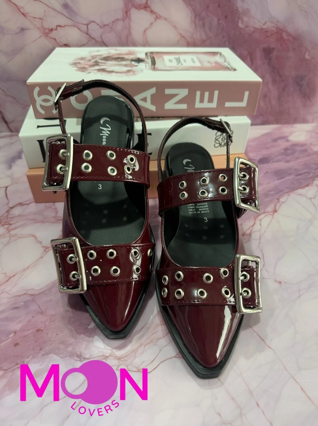 Mod.1012 Zapatilla Flats Doble Hebilla Vino Charol