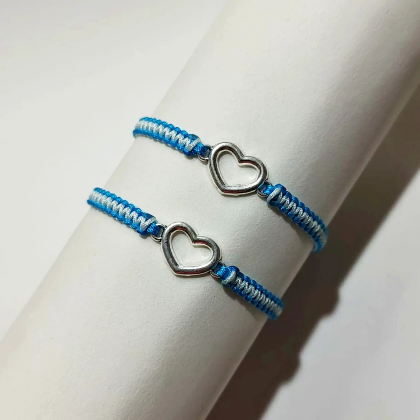 Dúo Pulseras de Corazon Tejidas