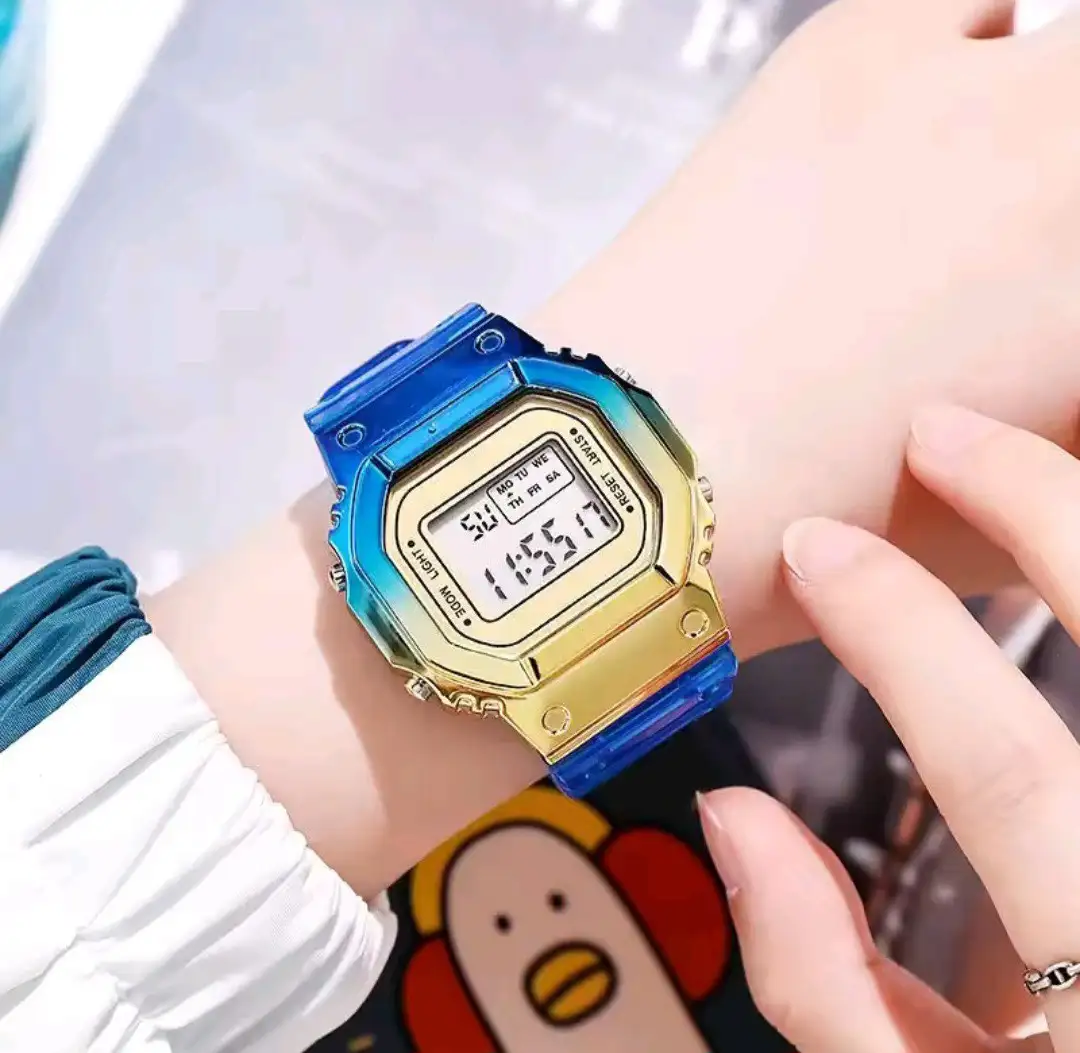 Reloj Deportivo Digital Cuadrado Transparente Degrade Azul Dorado