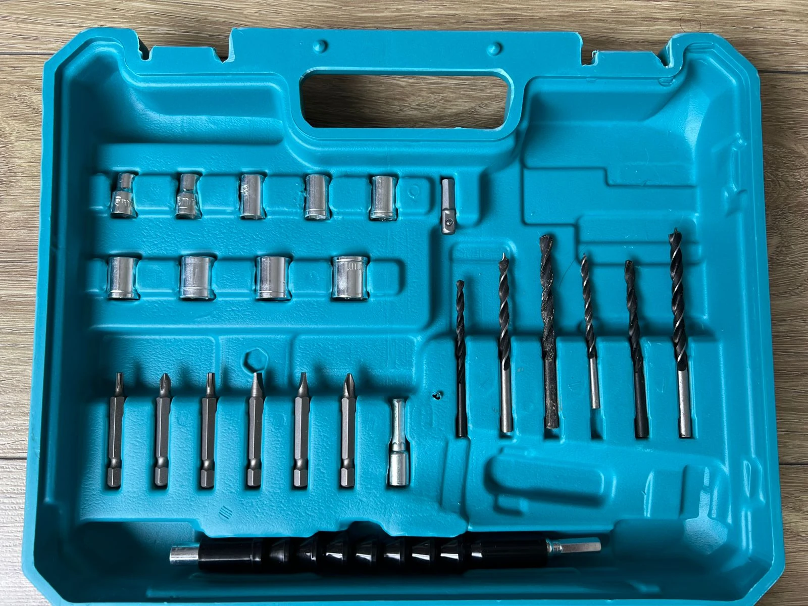 Taladro 48 Voltios makita mandril de 38 4