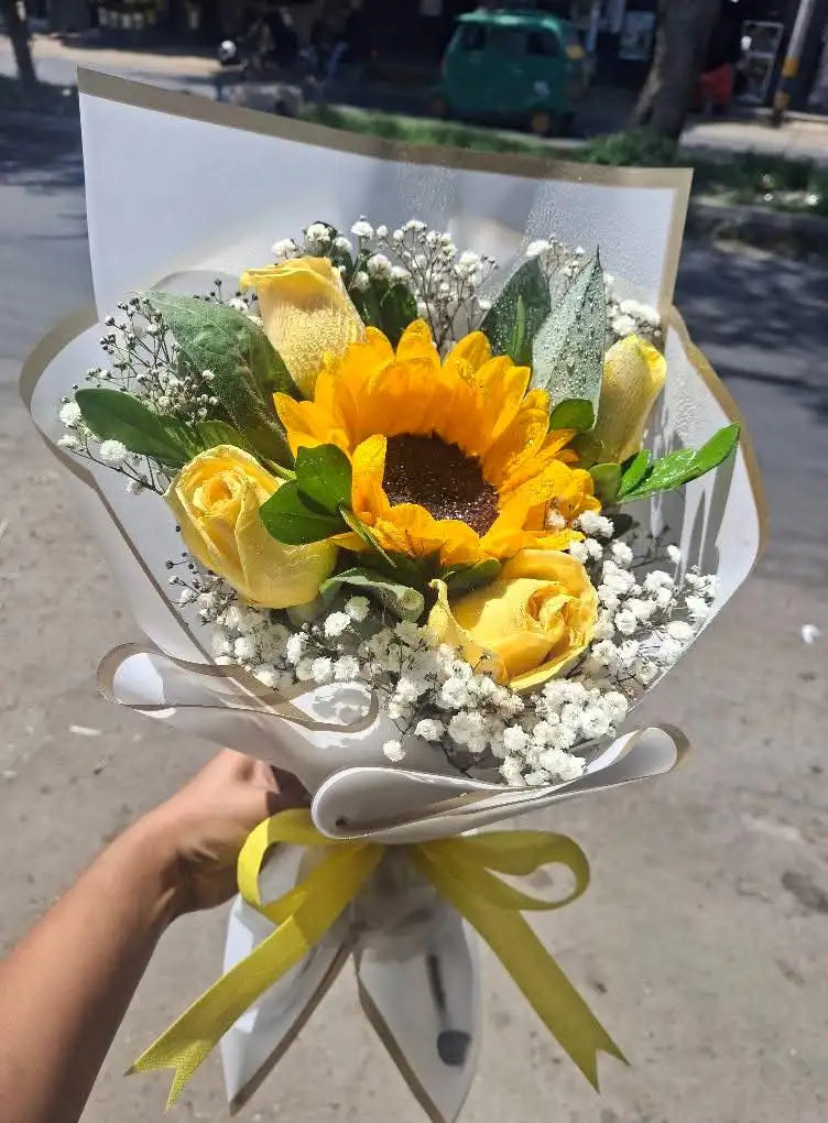 RAMO GIRASOL Y ROSITAS