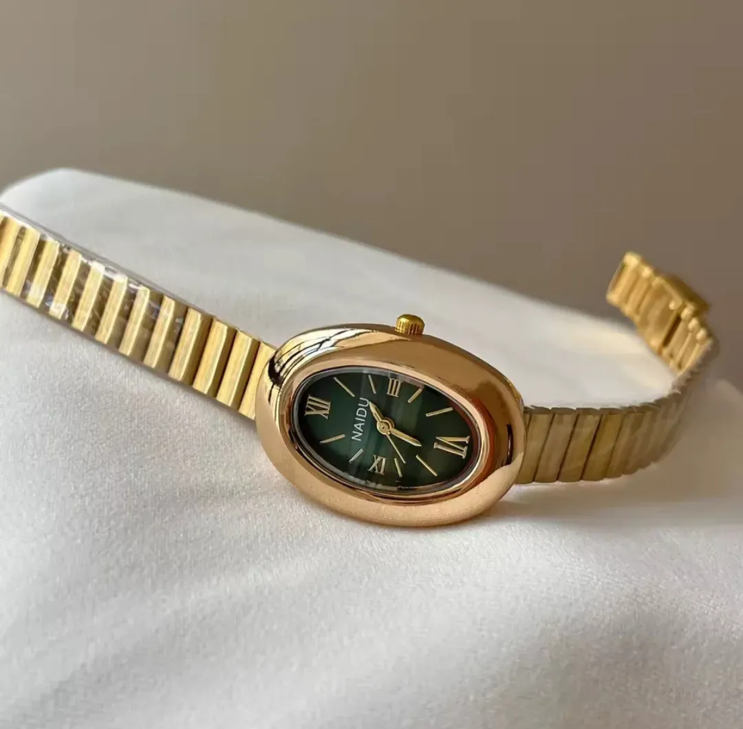 Reloj Naidu Original Acero Análogo Ovalado Dorado Fondo Verde 2