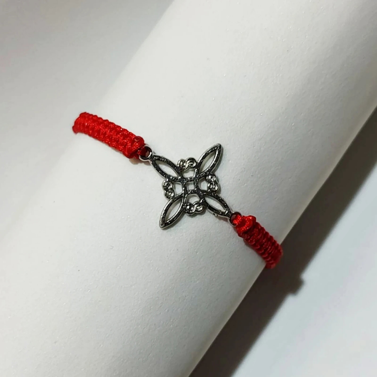 Pulsera Roja de Nudo de Bruja 2