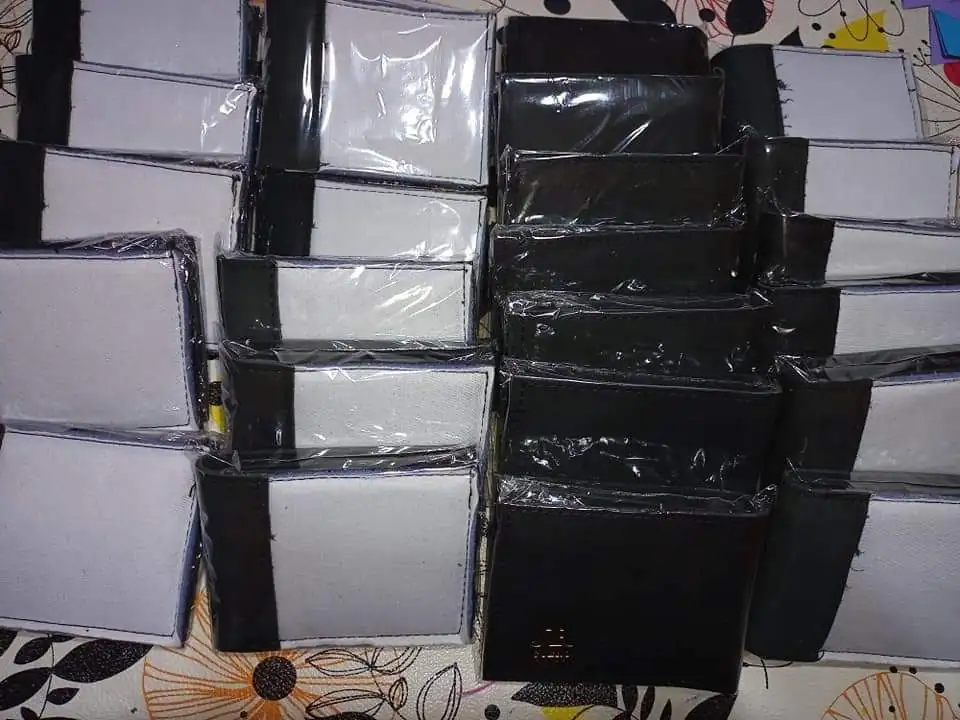 BILLETERA DE CUERO HOMBRE 4