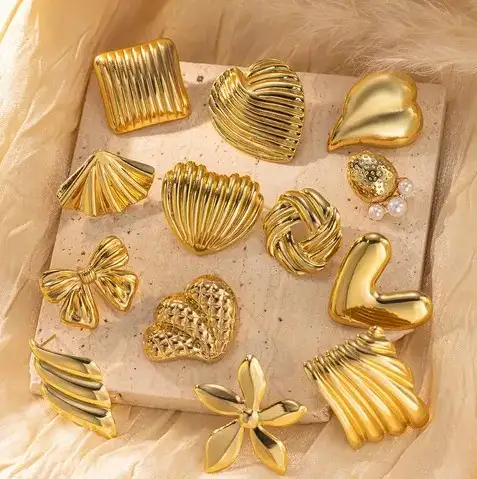 Aretes corazon dorado 2