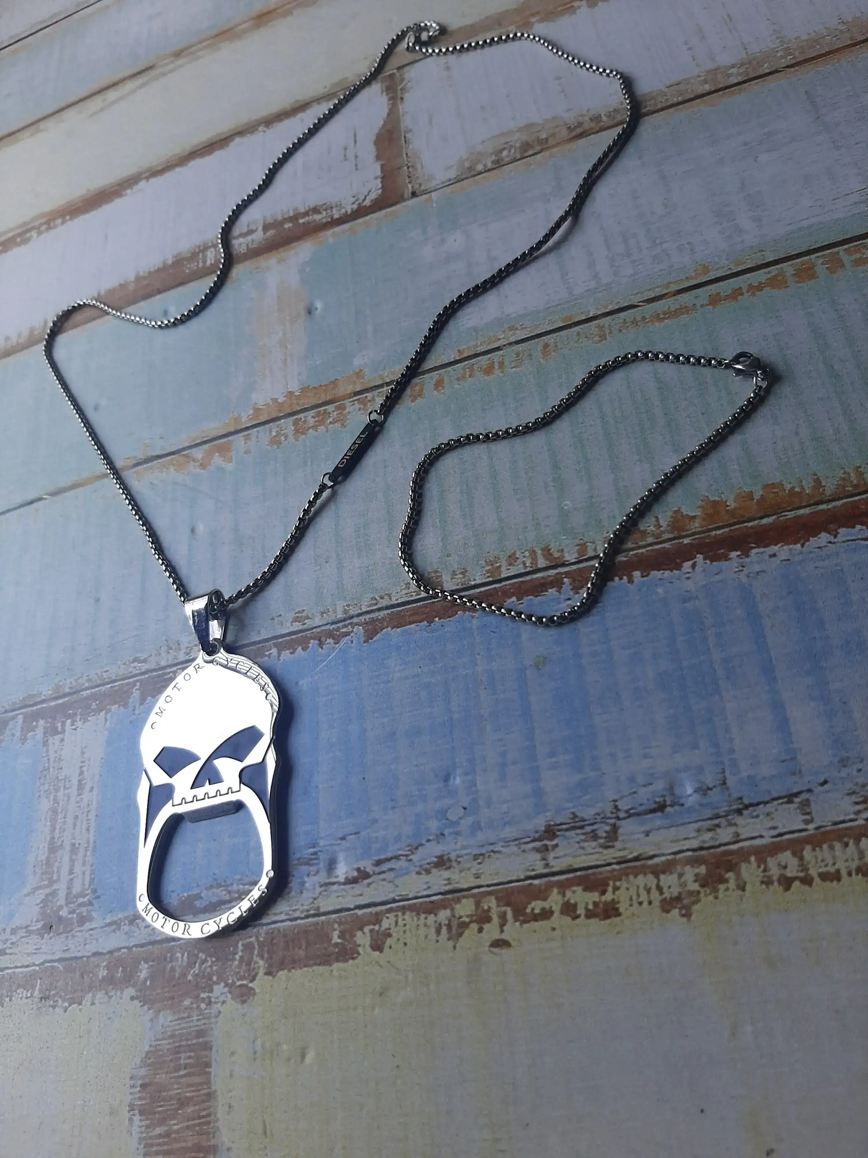 Cadena y pulsera Diesel