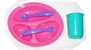 Set infantil x 3. Plato con divisiones. Vaso y cubiertos 3