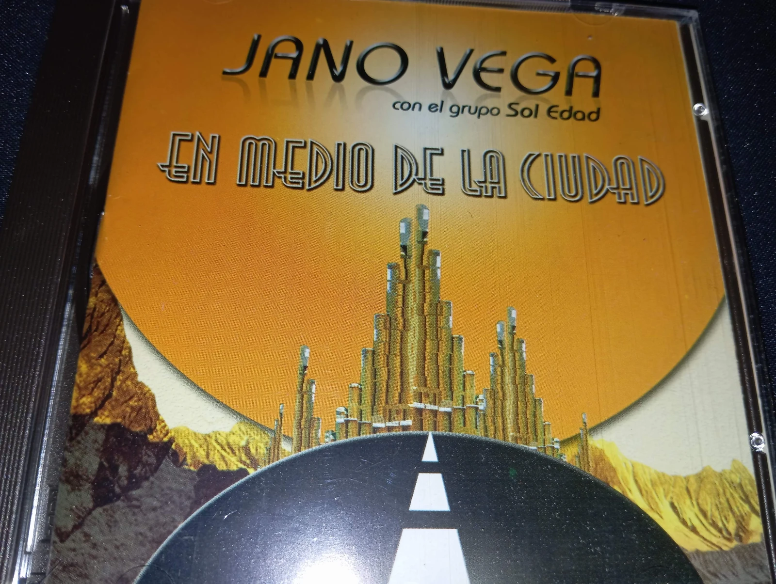 Jano Vega - En Medio De La Ciudad (DISCOLANDIA)