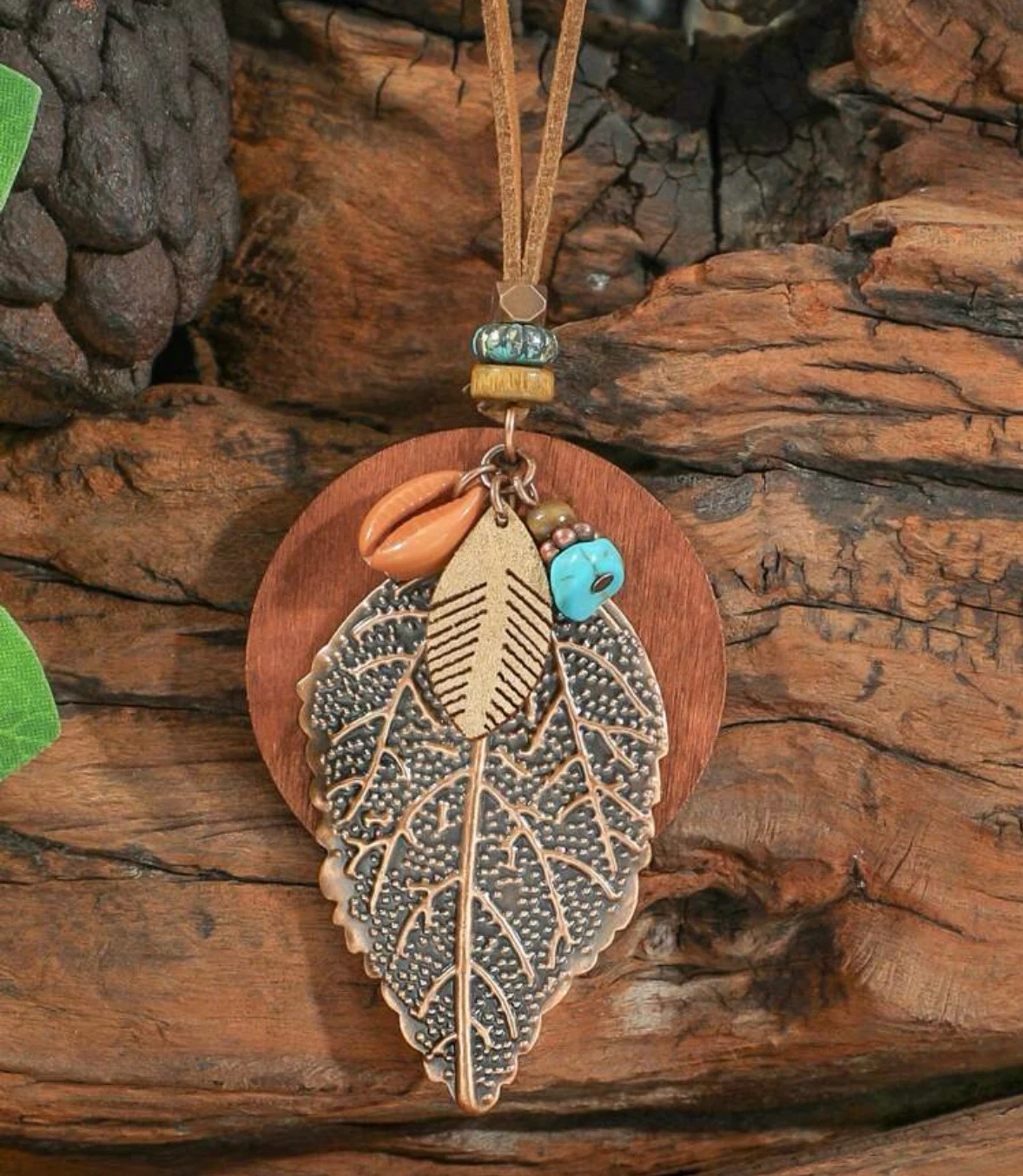 Colgantes estilo bohemio con diseño de hoja