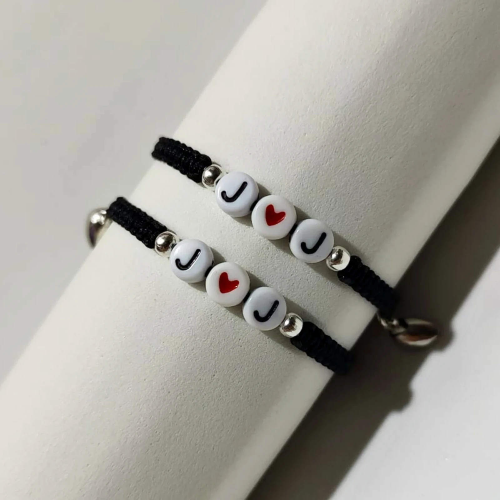 Dúo Pulseras de Iniciales Negras 3