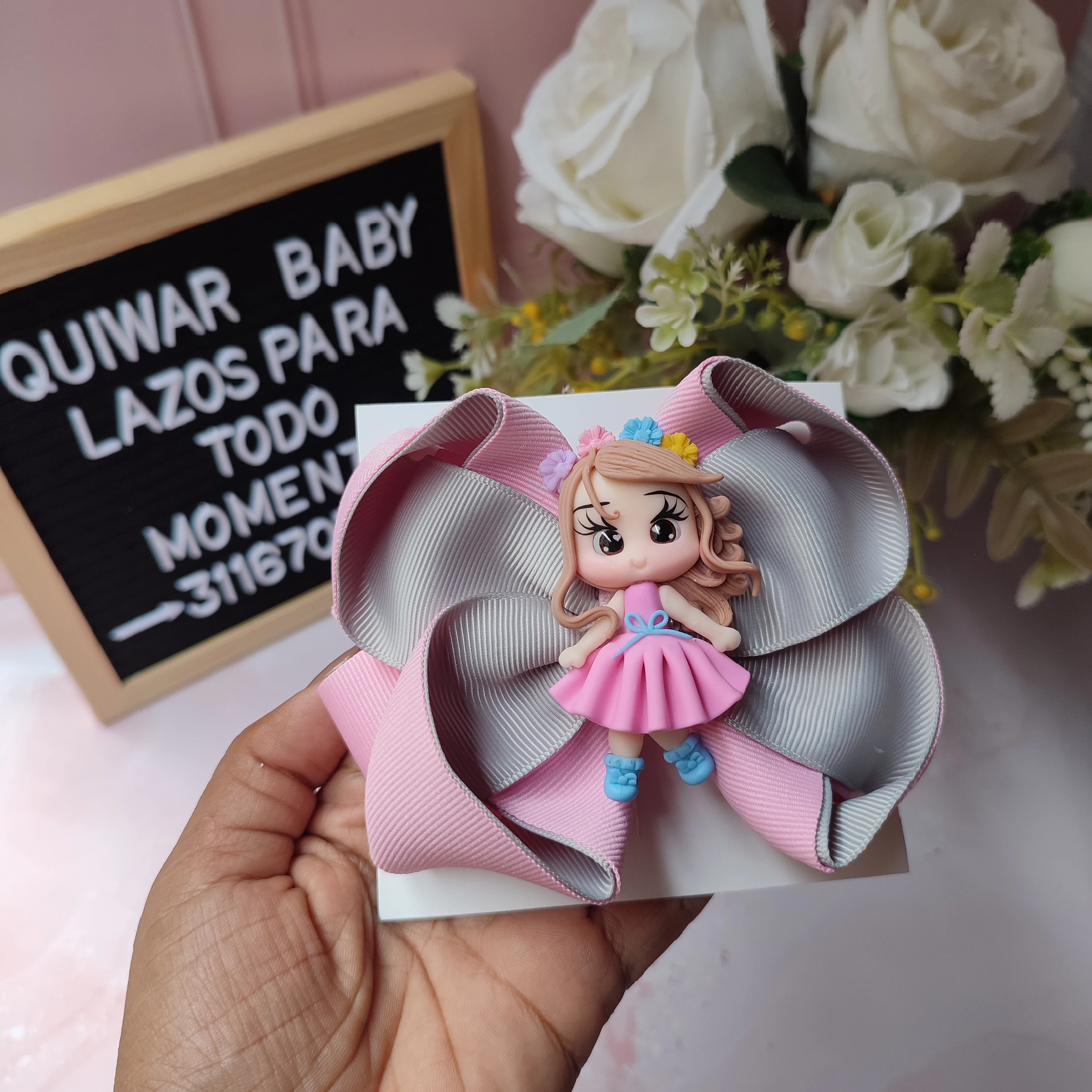Lazo Boutique rosado con gris aplique muñeca