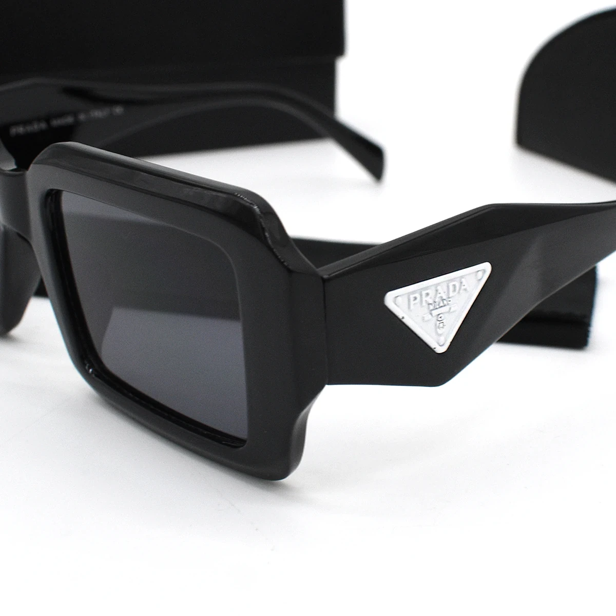 Lentes de Sol Prada SPR08Y 8