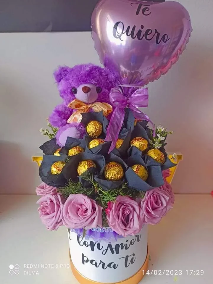 Cajita Ramo de rosas y chocolates