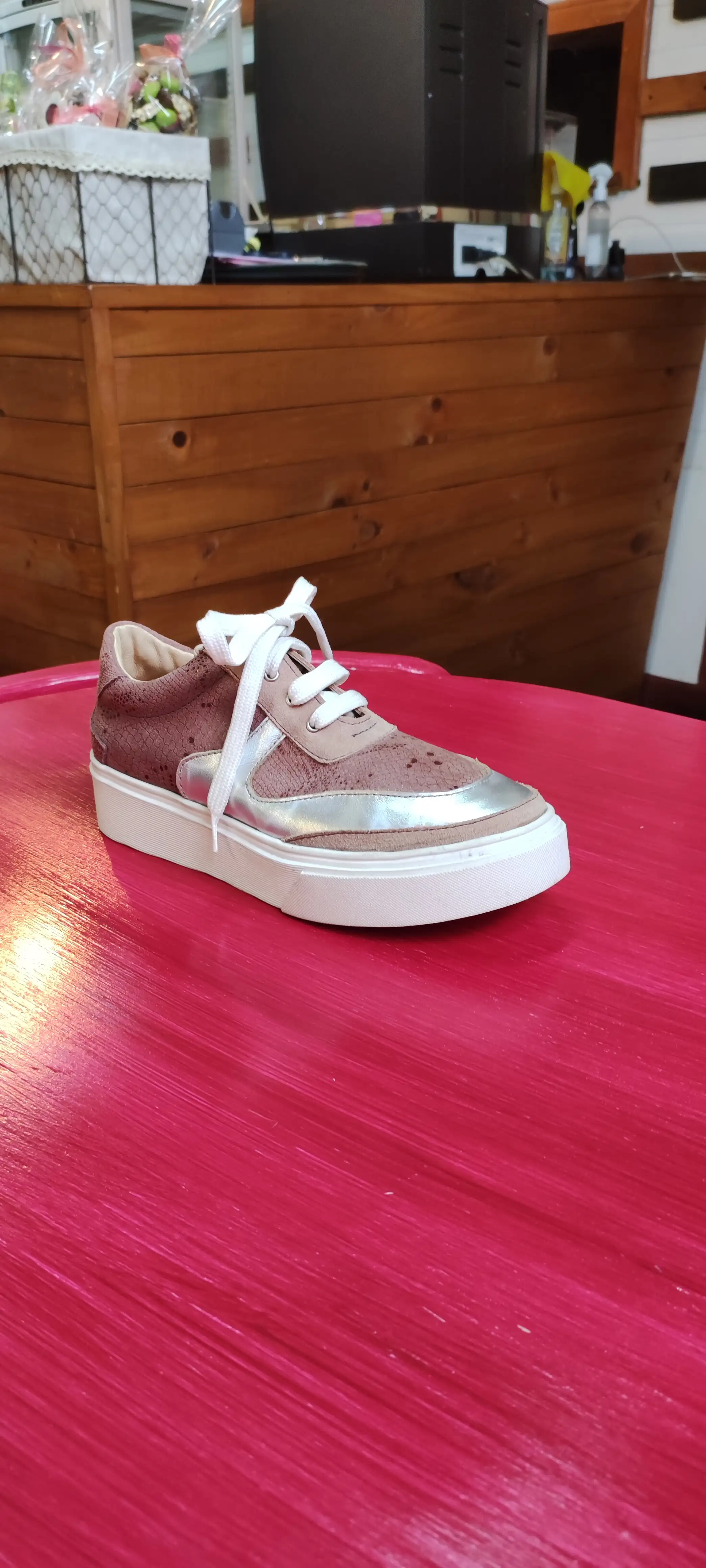 Zapatilla rosa plata tornasol