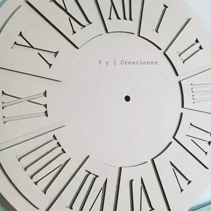 RELOJ ROMANO PIEZAS CALADAS  3
