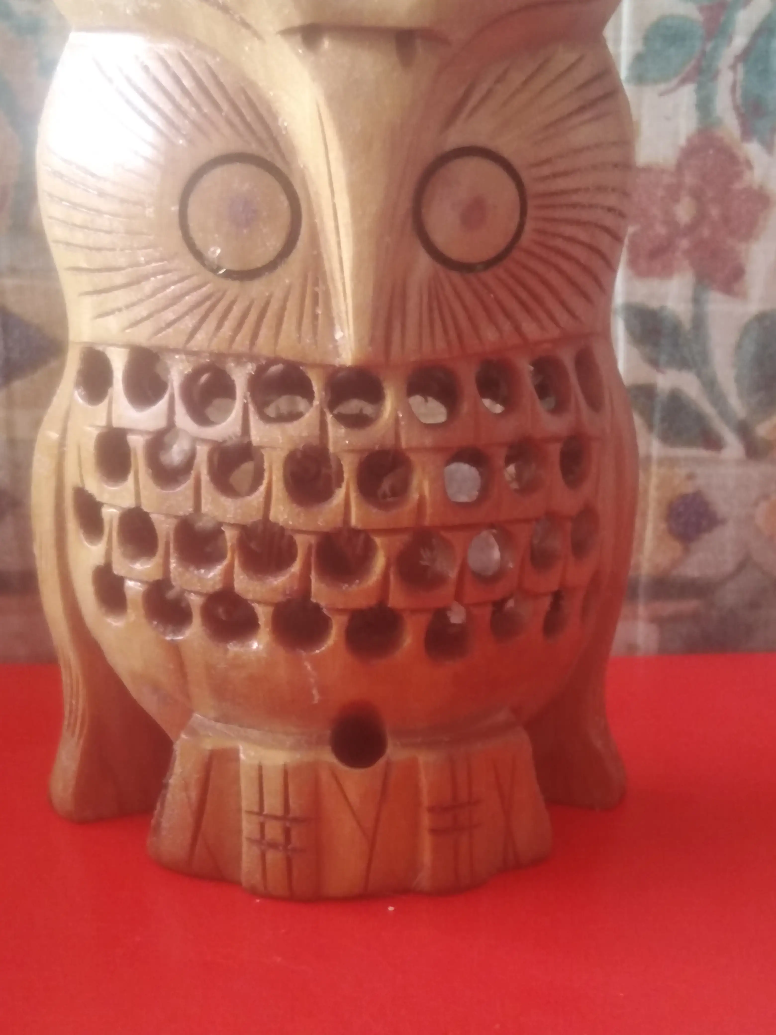 Buho de la suerte madera de sándalo  2