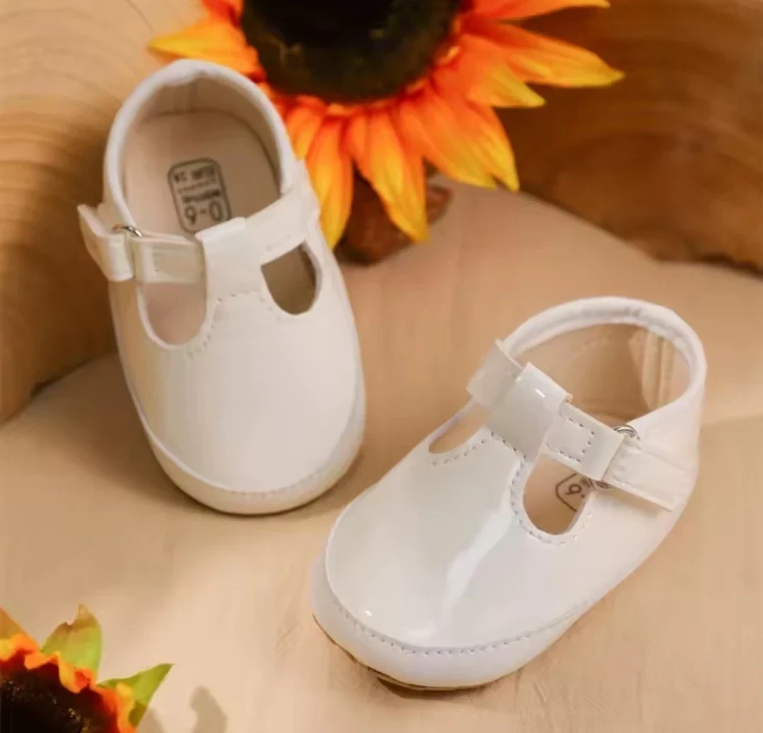 ZAPATITOS BLANCOS 2
