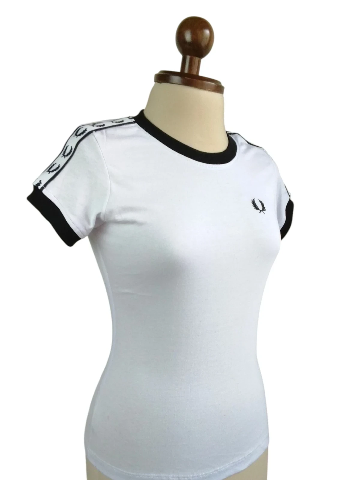 Camiseta  blanca con laureles 