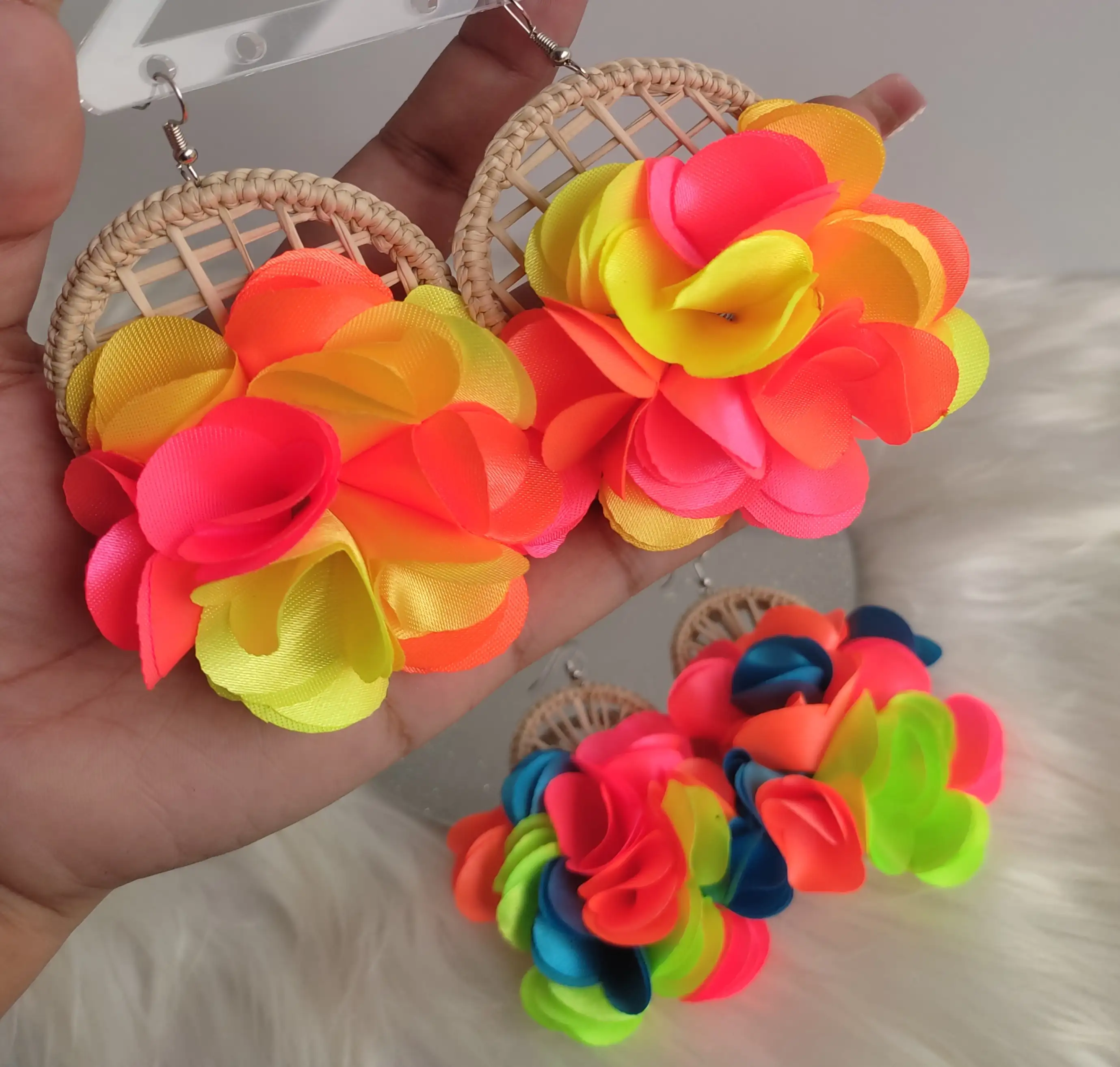 ARETES POMPOSOS 