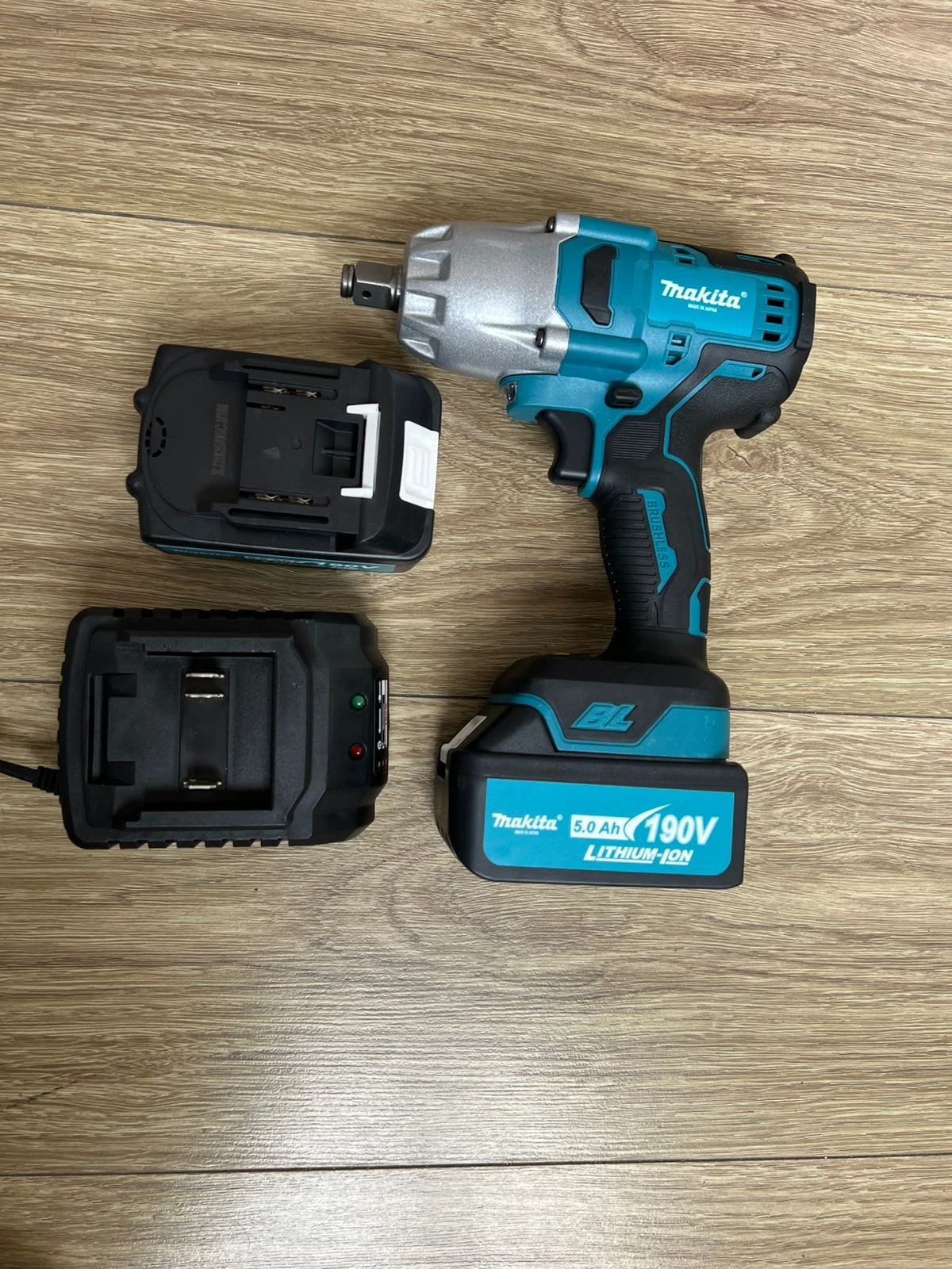 Llave impacto 190v con mandril makita 3