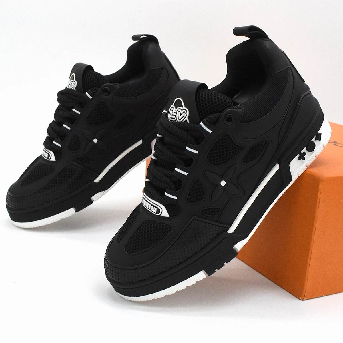 Louis Vuitton LV Skate Sneaker en blanco y negro