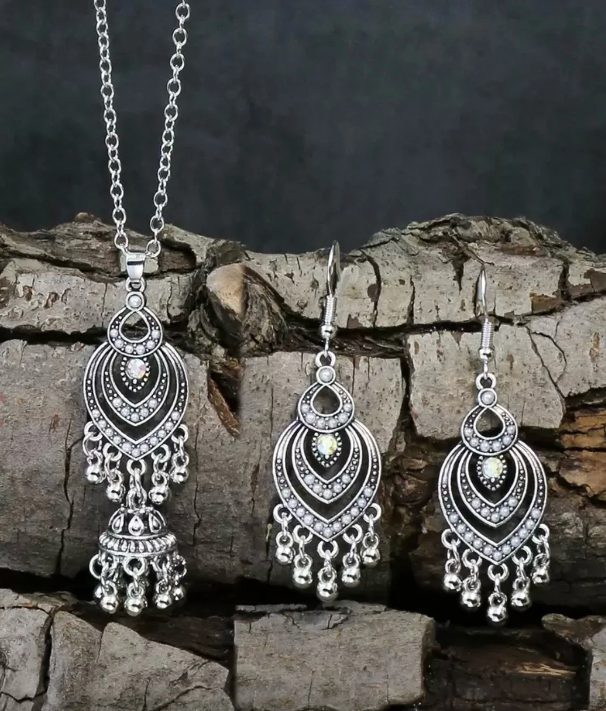  Set estilo jhumka con borlas metálicas 