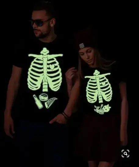 REMERA BRILLA EN LA OSCURIDAD ✨️  4