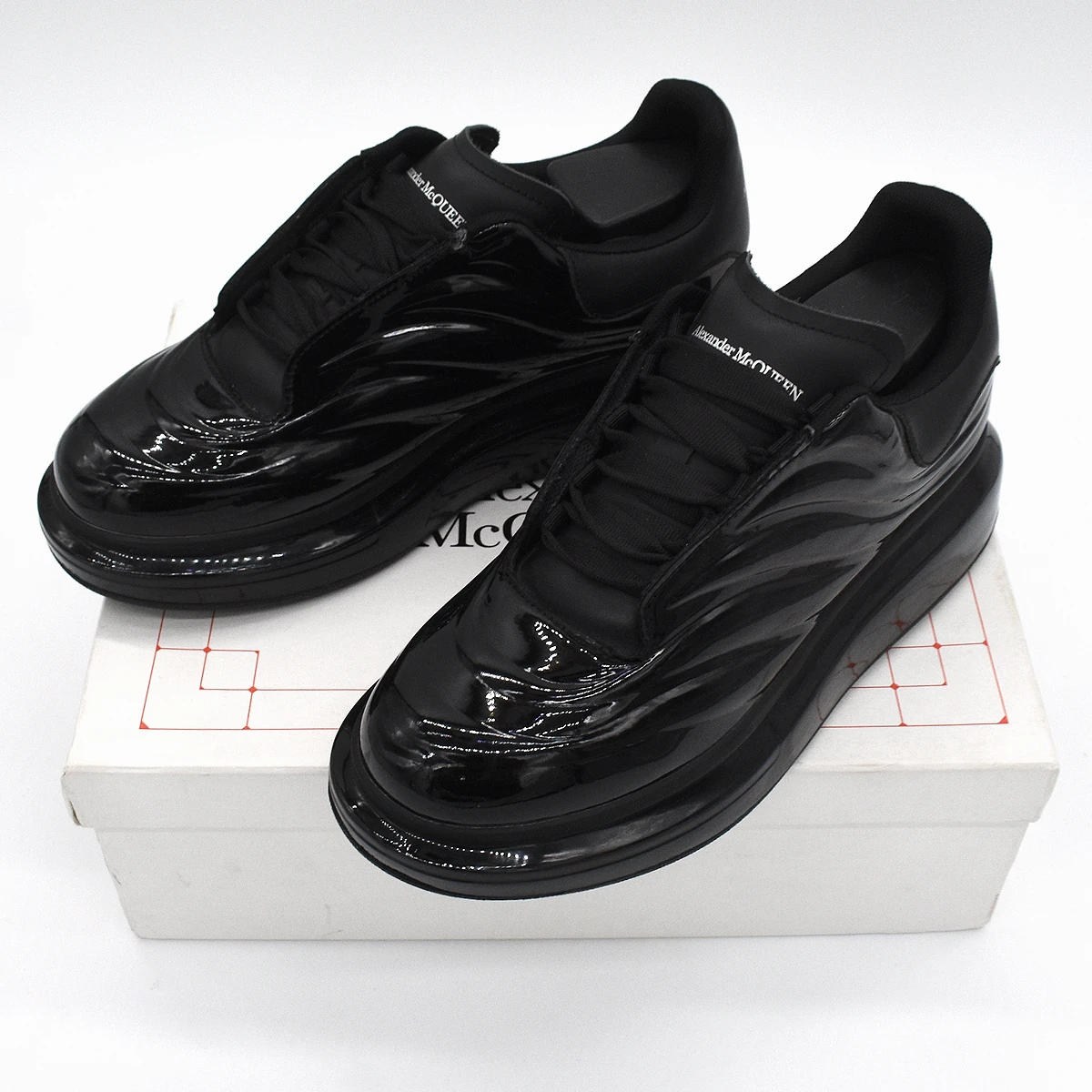 Alexander McQueen Oversized en negro brillante 2