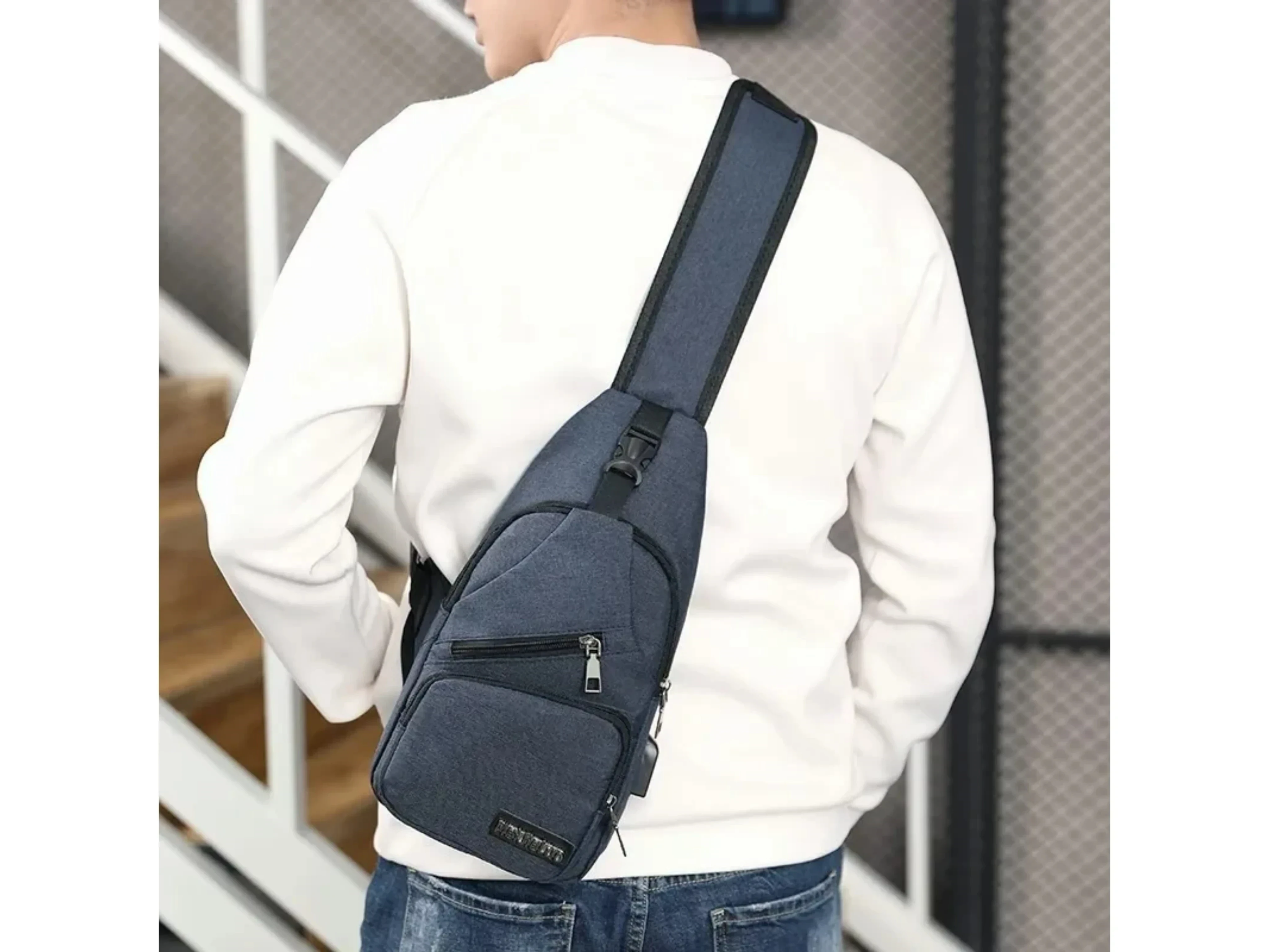 Bolso Impermeable Bandolero Con Usb Color AZUL 2