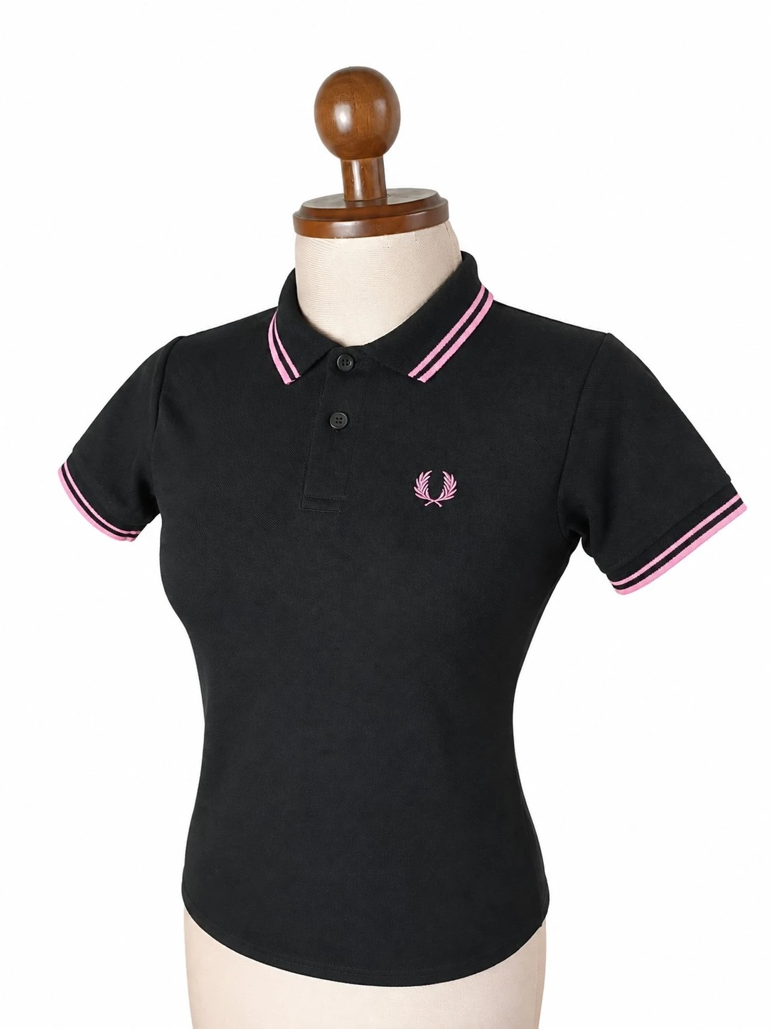 Camisa polo negro con rosado 