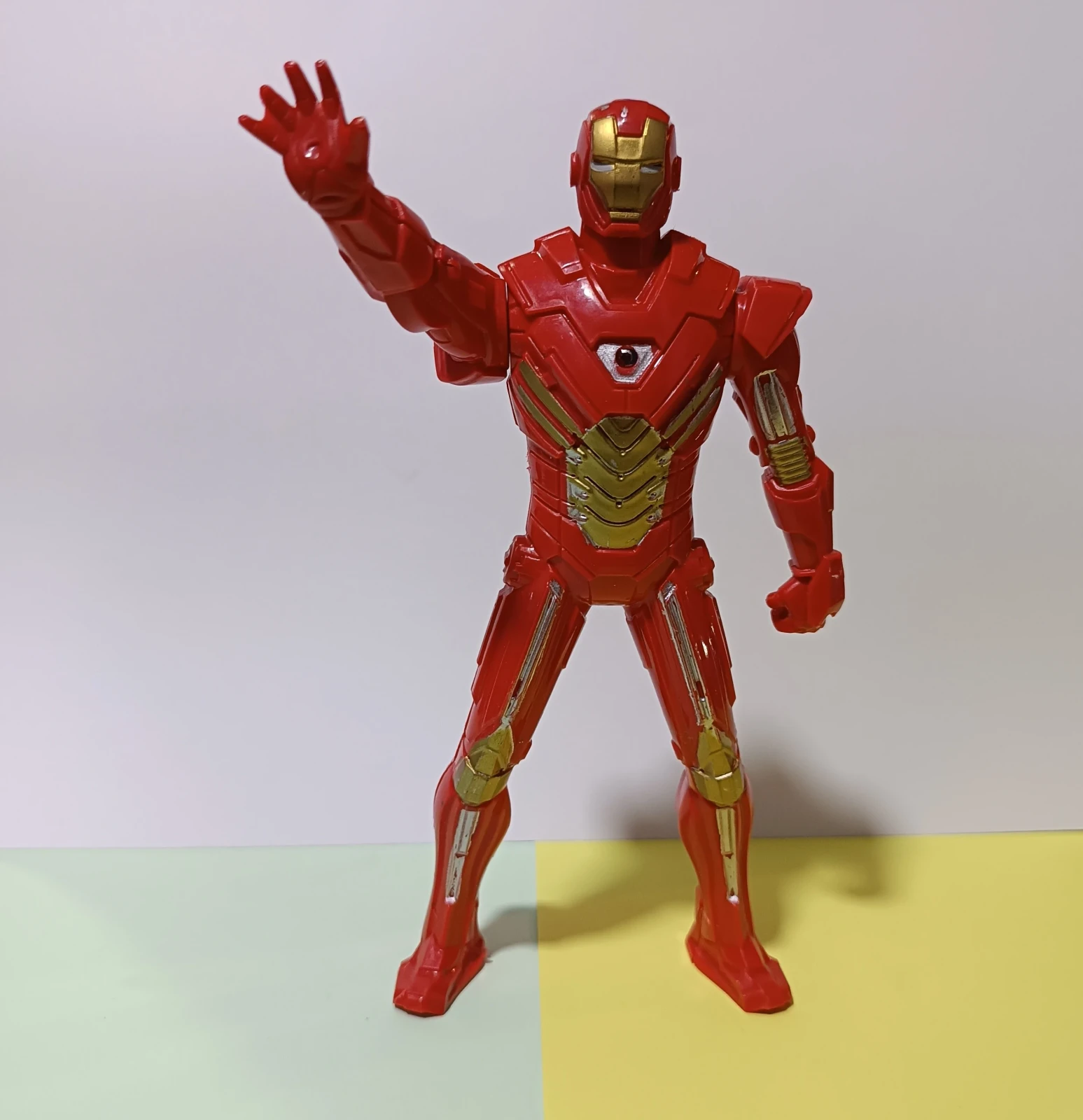 MUÑECO IRON MAN PEQUEÑO  2