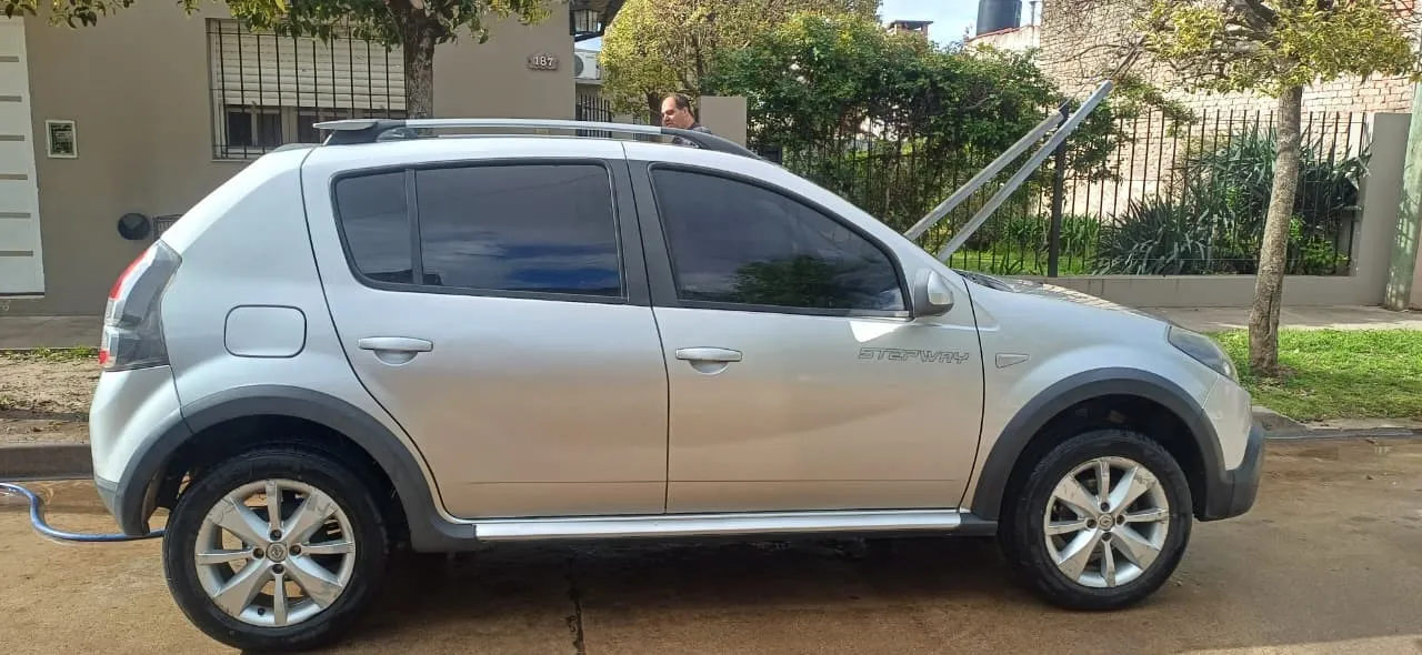 2013 nafta gnc  todo al dia .. se va tranferido 140.000 km  3