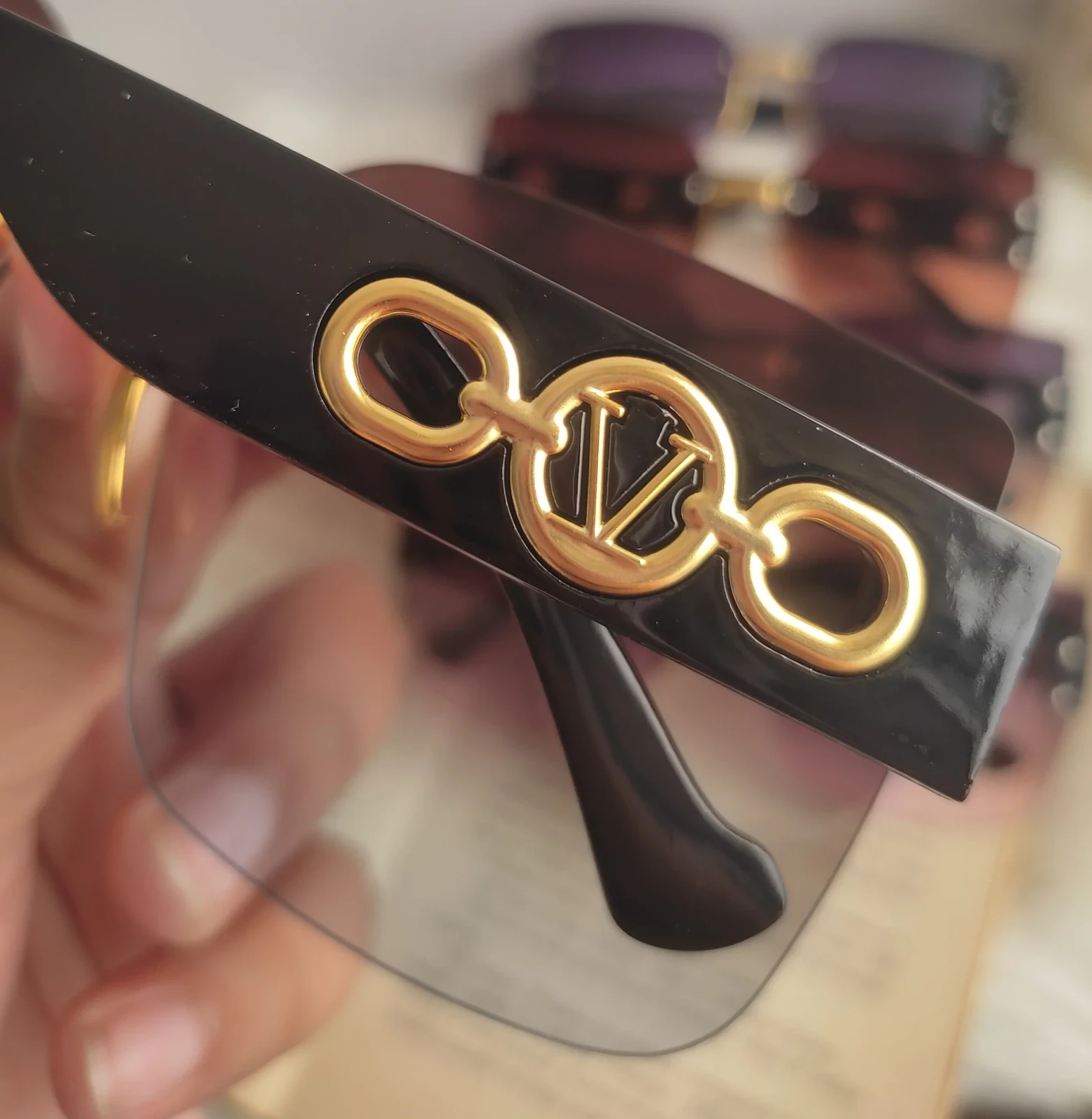 Gafas cuadradas de dama clásicas  3
