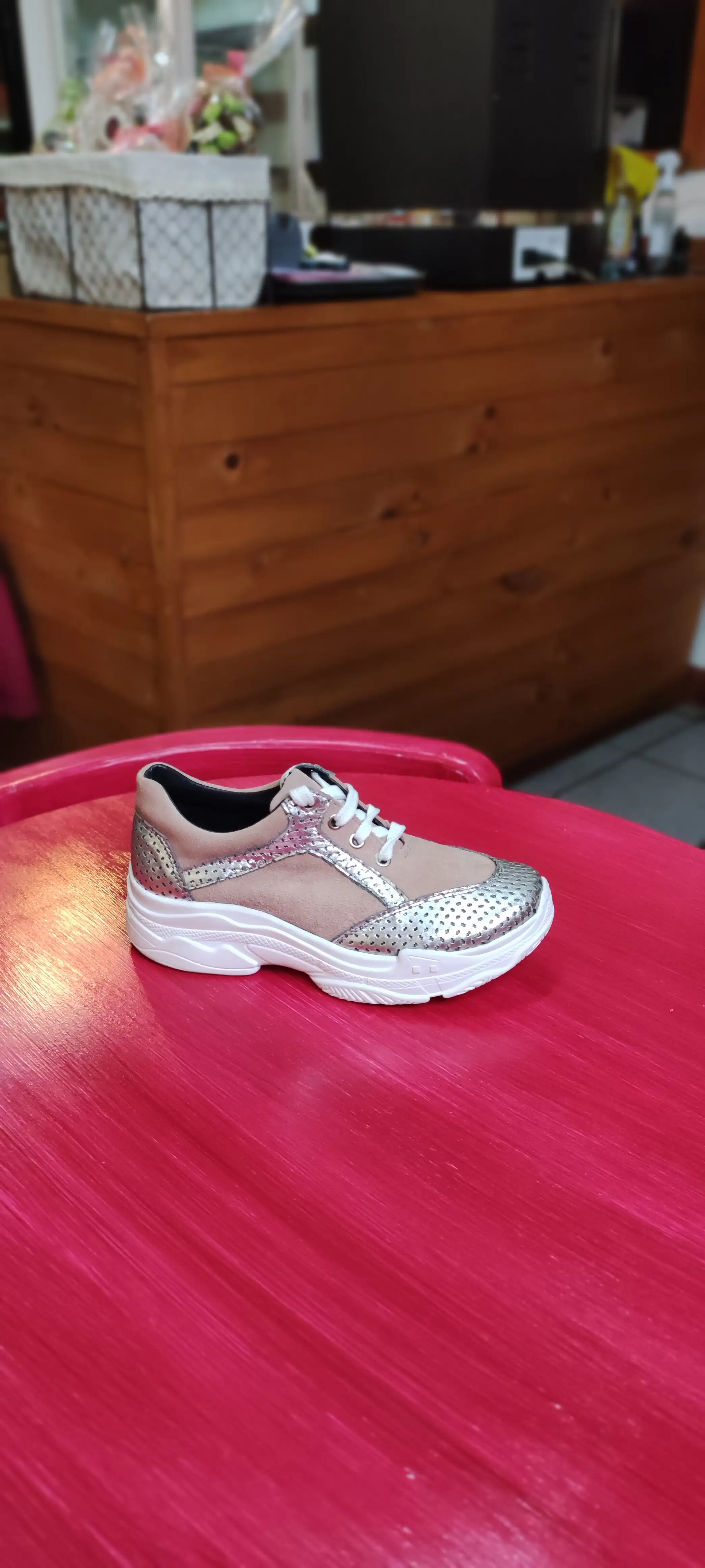 Zapatilla rosa con plata 