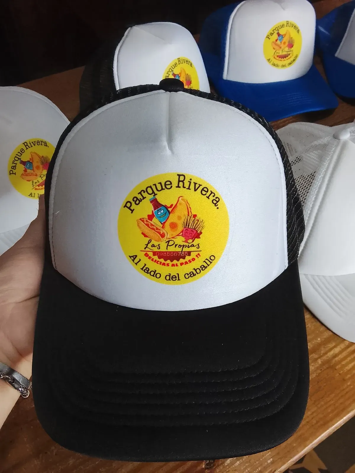 gorro truker con diseño pack por 50 unidades  4