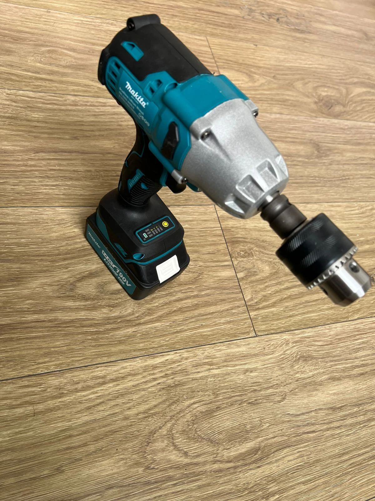 Llave impacto 190v con mandril makita
